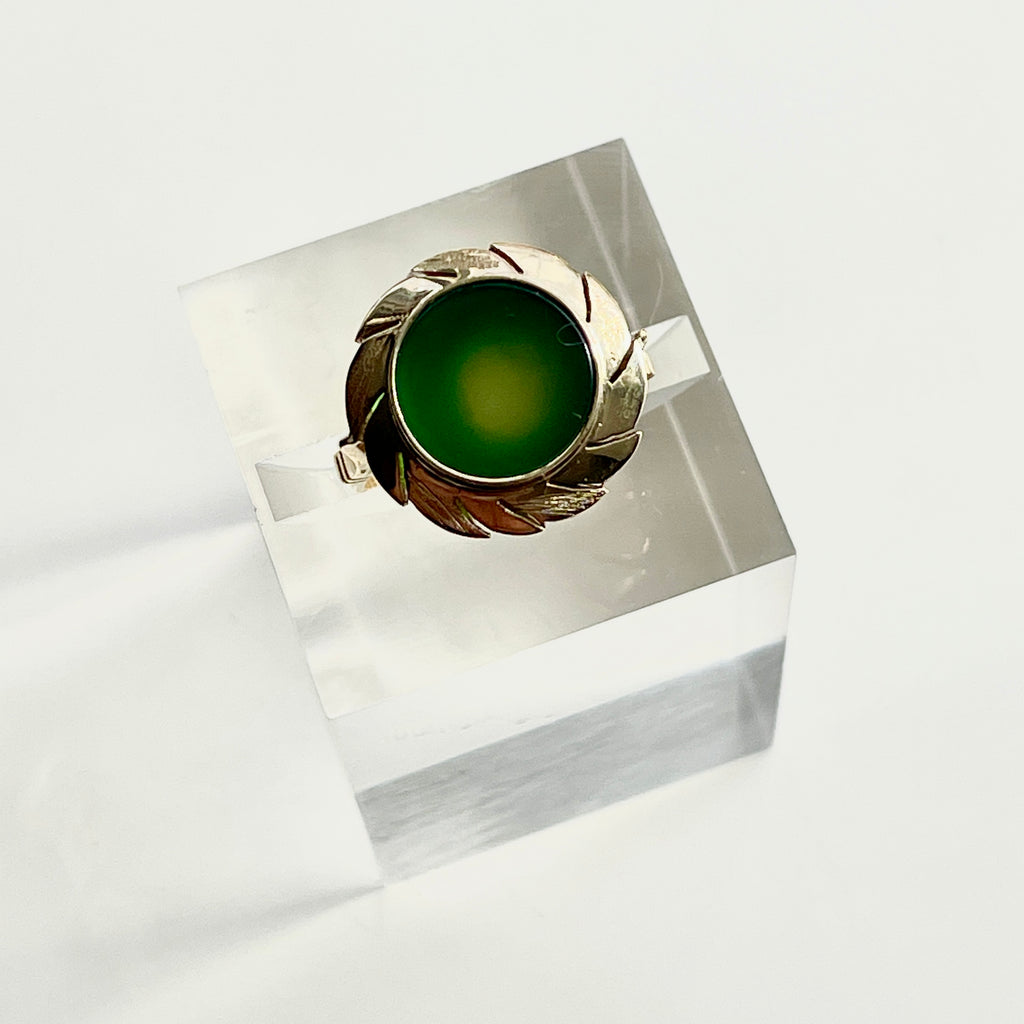 Estate 1960s 14k gold green jade ring