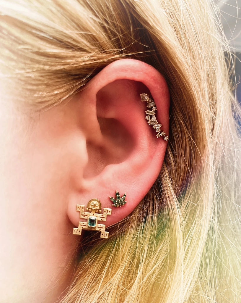 18k yellow gold Columbian emerald vintage earrings 